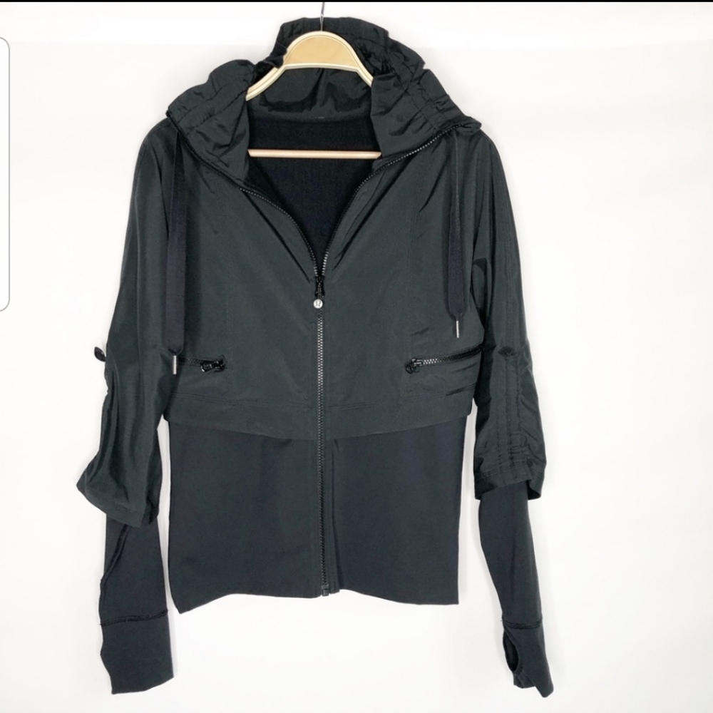 LULULEMON Black Cropped jacket Size 6 like new
